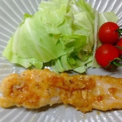 白身魚は柔らかで難しいですね。
しっかりした味付けでおいしく頂きました。
ごちそうさま( ´∀｀ )b